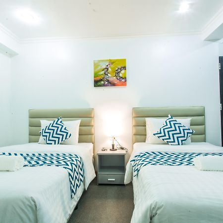 Grand Blue Beach Hotel Manoc-Manoc Buitenkant foto