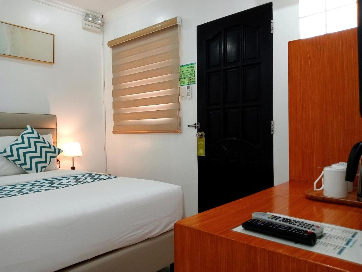 Grand Blue Beach Hotel Manoc-Manoc Buitenkant foto