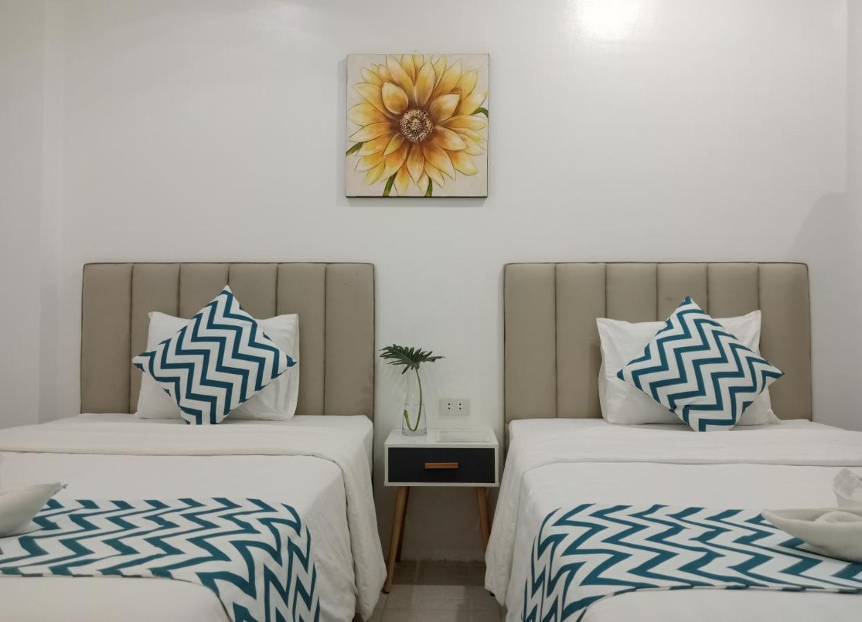 Grand Blue Beach Hotel Manoc-Manoc Buitenkant foto