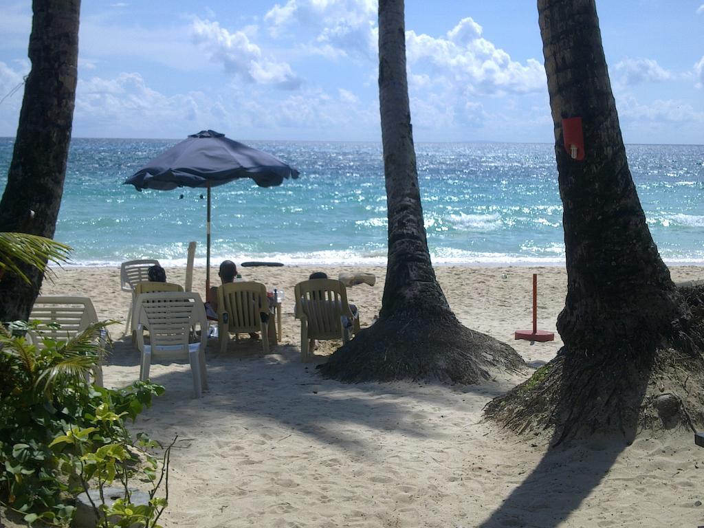 Grand Blue Beach Hotel Manoc-Manoc Buitenkant foto