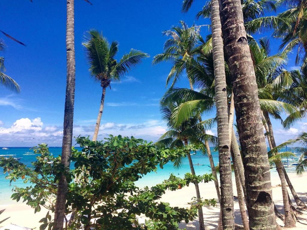 Grand Blue Beach Hotel Manoc-Manoc Buitenkant foto