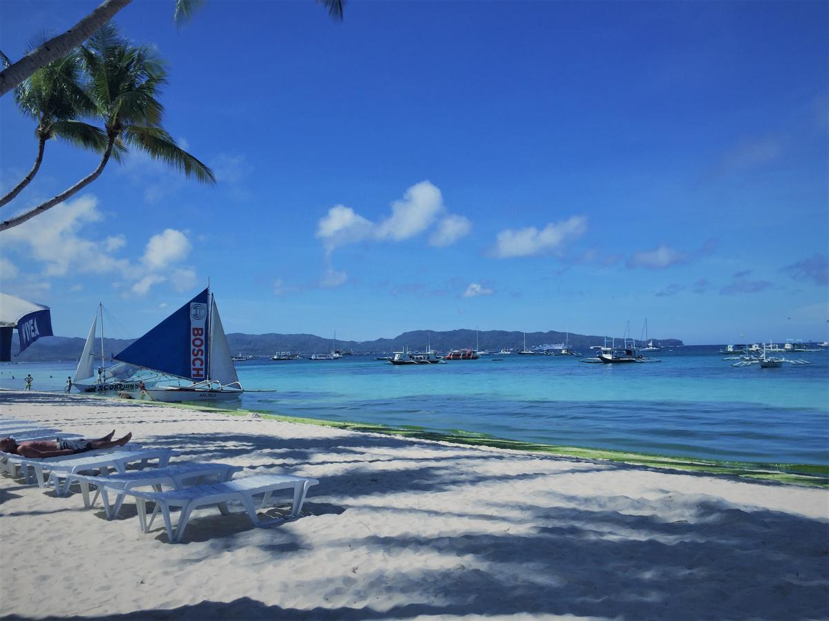 Grand Blue Beach Hotel Manoc-Manoc Buitenkant foto