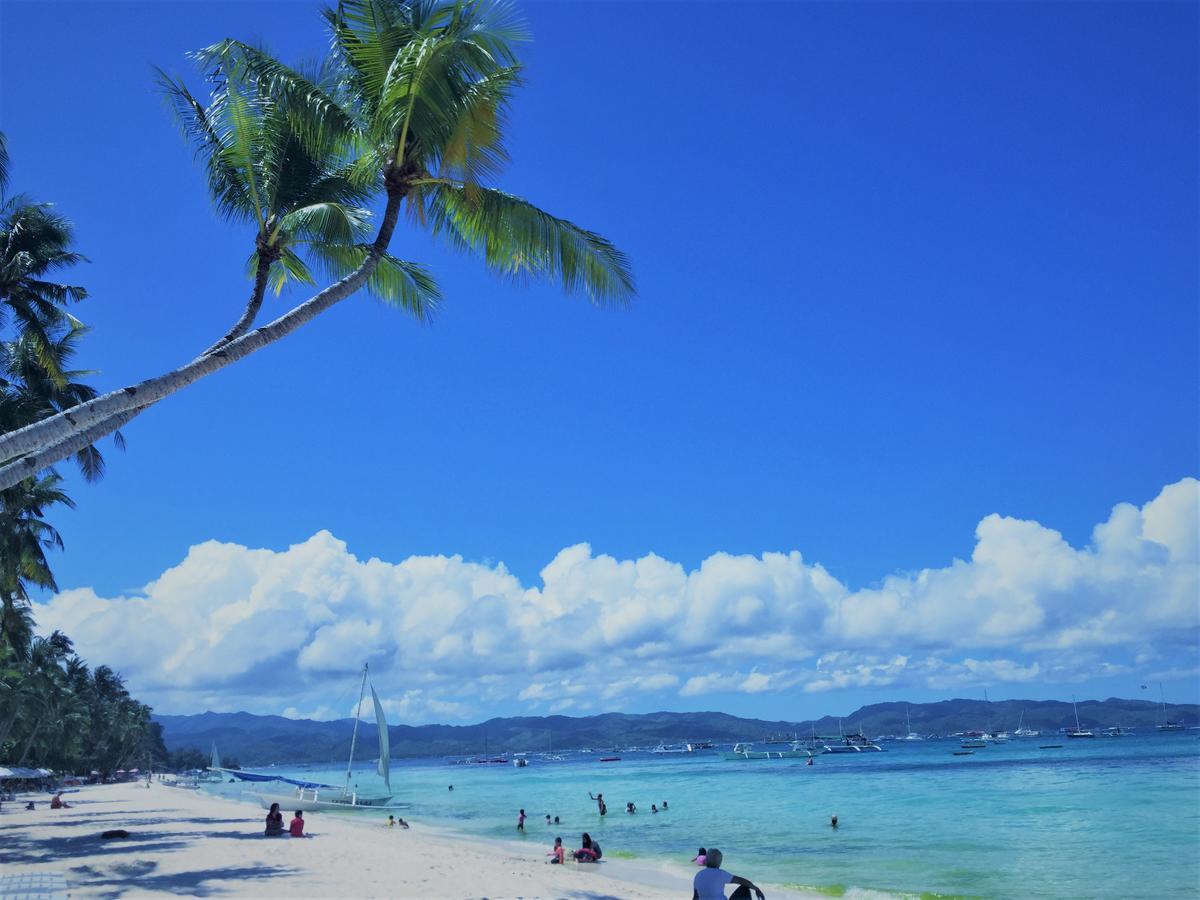 Grand Blue Beach Hotel Manoc-Manoc Buitenkant foto