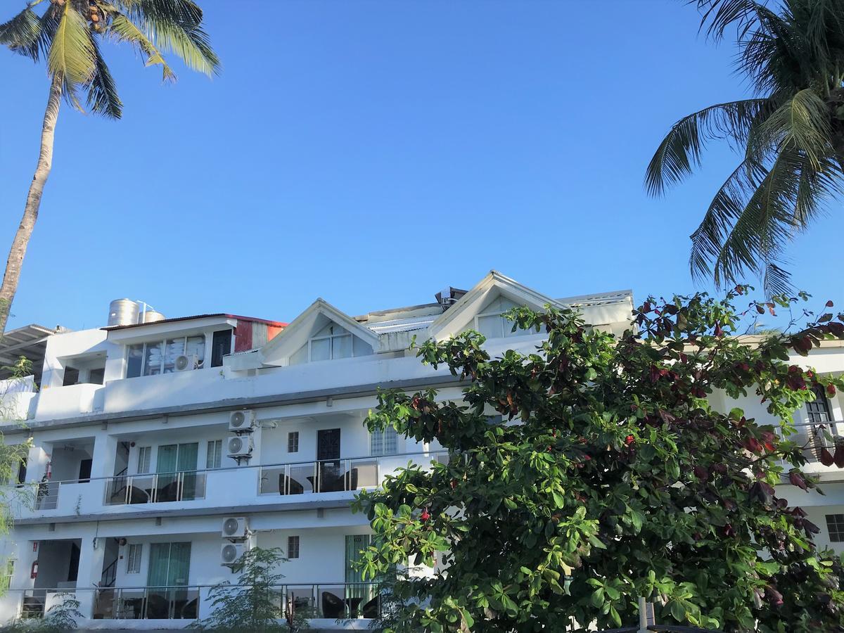 Grand Blue Beach Hotel Manoc-Manoc Buitenkant foto