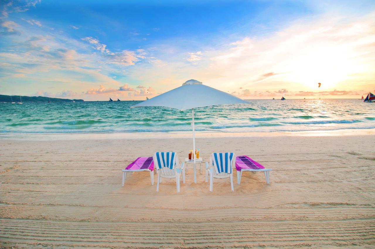 Grand Blue Beach Hotel Manoc-Manoc Buitenkant foto