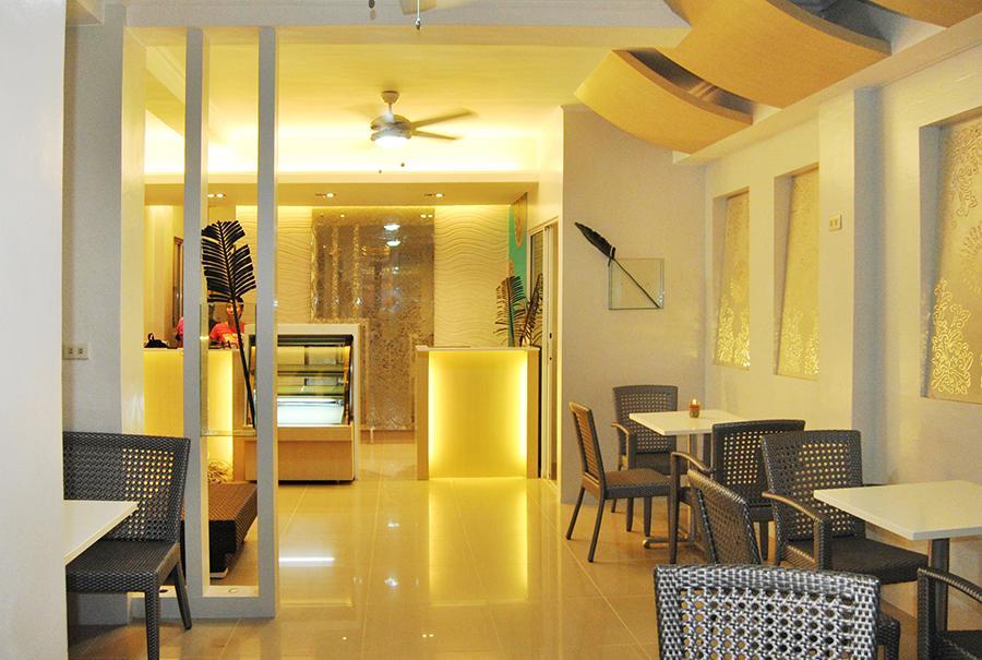 Grand Blue Beach Hotel Manoc-Manoc Buitenkant foto