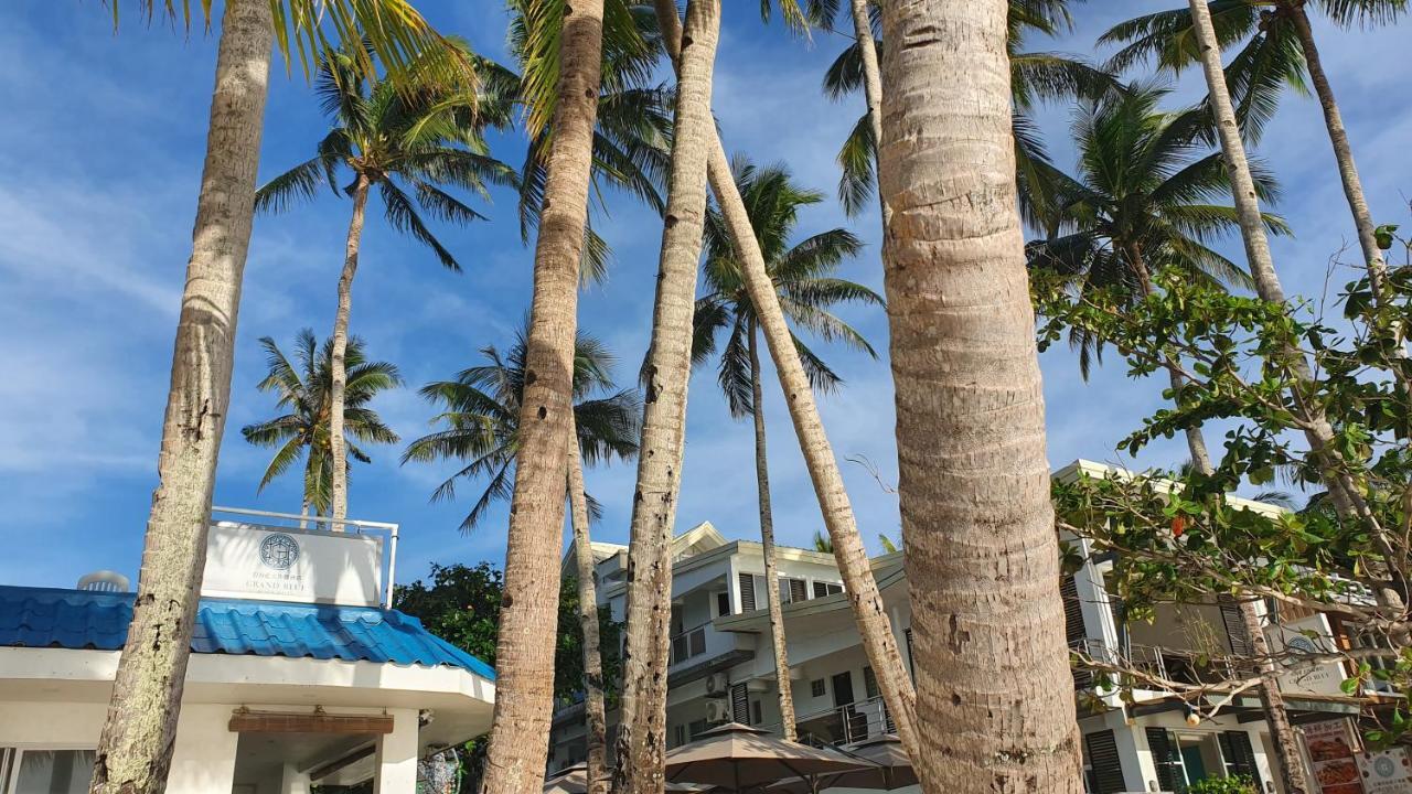 Grand Blue Beach Hotel Manoc-Manoc Buitenkant foto